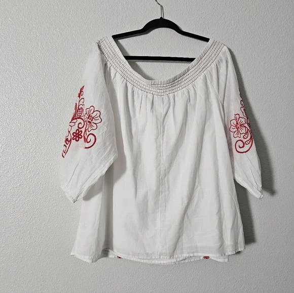 Off-Shoulder White Top with Red Embroidery Sz 18/20 - Picture 5 of 10